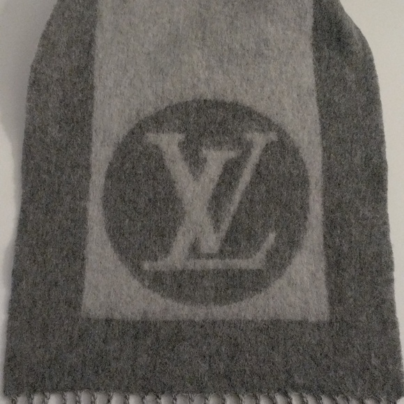 Louis Vuitton Cardiff Scarf - Picture 6 of 7